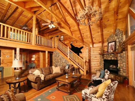 Black Bear Hideaway 5 Br cabin by RedAwning - Photo3