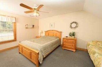 Cedar Falls 8 - Three Bedroom - Photo3