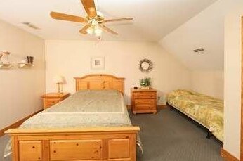 Cedar Falls 8 - Three Bedroom - Photo4