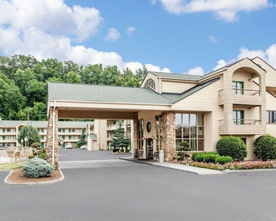 Quality Inn & Suites at Dollywood Lane - Photo3