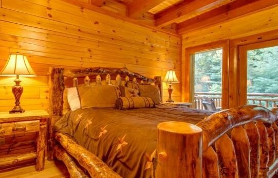 Rustic Cinema Lodge by RedAwning - Photo4