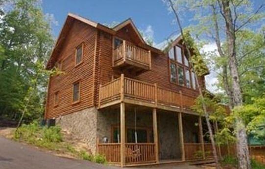 Rustic Retreat Pigeon Forge