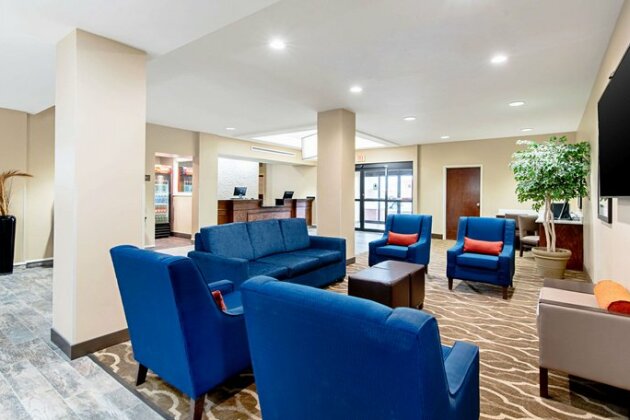 Comfort Inn & Suites Pine Bluff - Photo5