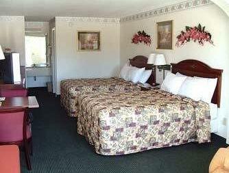 Budgetel Inn & Suites Pine Mountain - Photo4