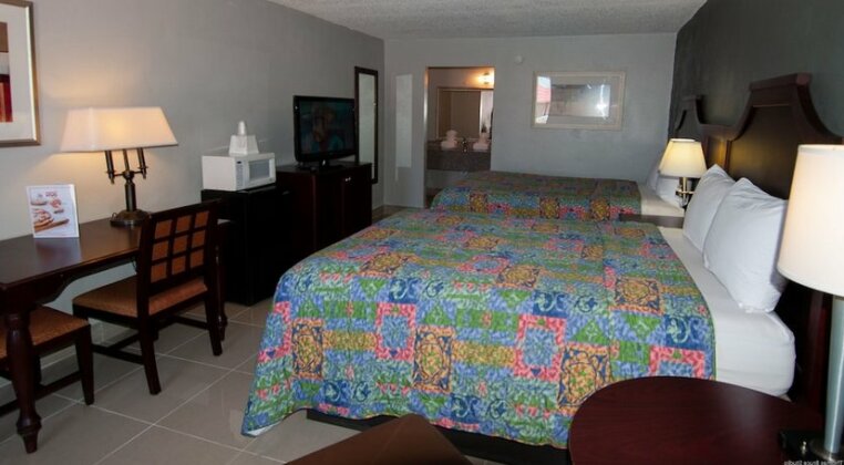 Express Inn and Suites Clearwater - Photo4