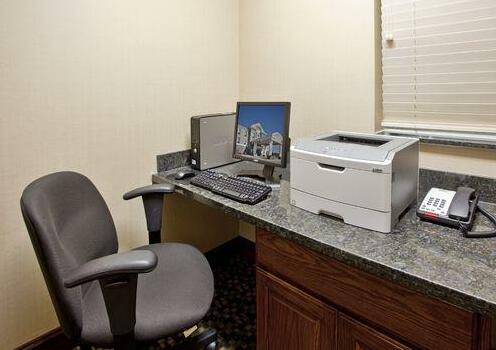 Holiday Inn Express & Suites Pittsburg - Photo2
