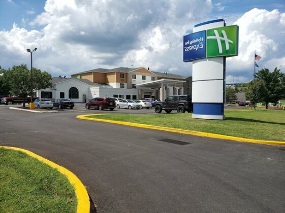 Holiday Inn Express Hotel Pittsburgh-North/Harmarville - Photo2