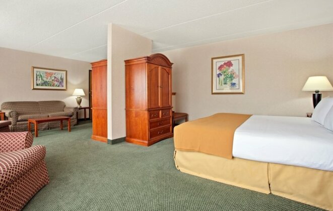 Holiday Inn Express Hotel Pittsburgh-North/Harmarville - Photo4