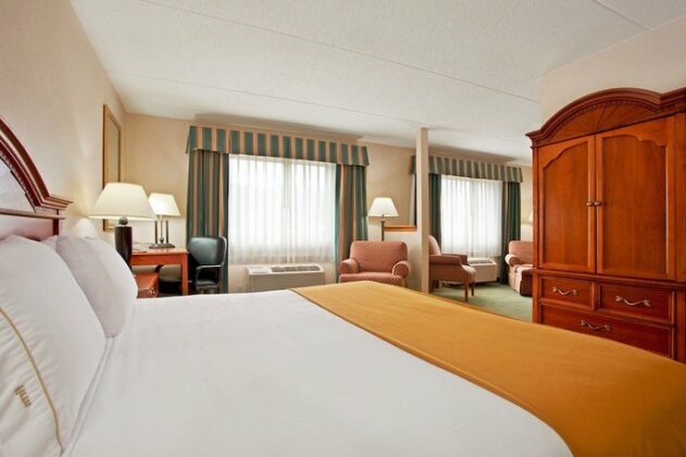 Holiday Inn Express Hotel Pittsburgh-North/Harmarville - Photo5