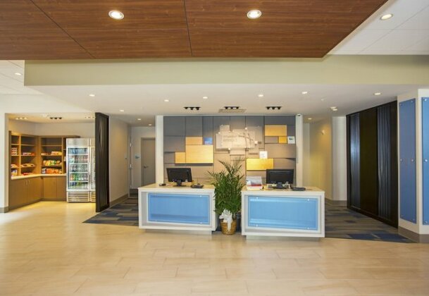 Holiday Inn Express & Suites Pittsburgh North Shore - Photo2