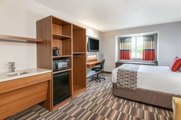 Microtel Inn & Suites by Wyndham Pittsburgh Airport - Photo2