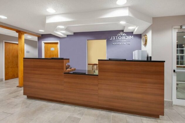 Microtel Inn & Suites by Wyndham Pittsburgh Airport - Photo3