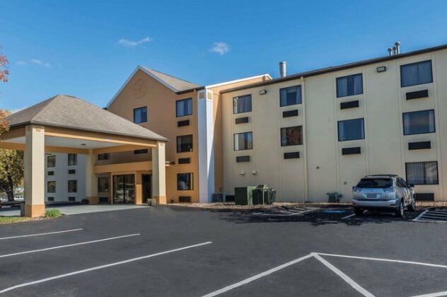 Quality Inn & Suites Harmarville - Photo4