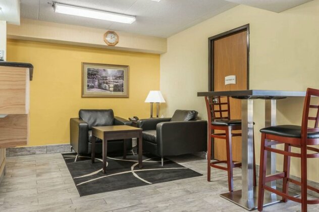 Quality Inn & Suites Harmarville - Photo5