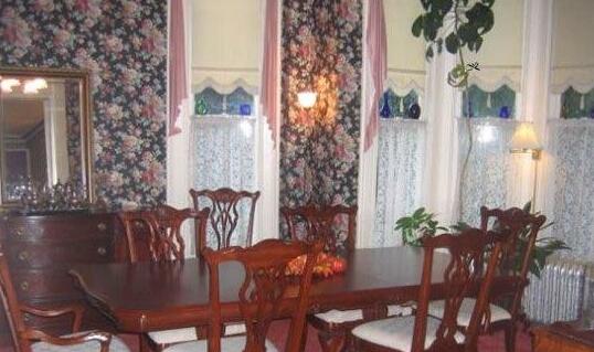 The Pillars of Plainfield Bed and Breakfast - Photo4