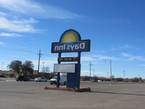 Days Inn by Wyndham Plainview - Photo2