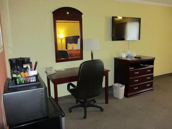 Days Inn by Wyndham Plainview - Photo3