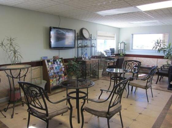 Days Inn by Wyndham Plainview - Photo4