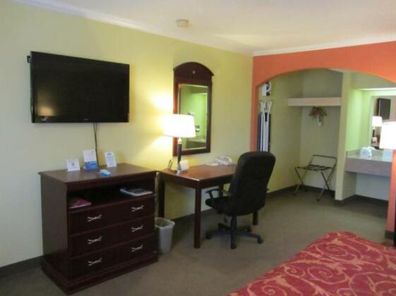 Days Inn by Wyndham Plainview - Photo5