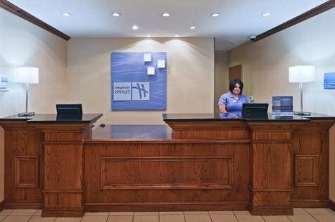 Holiday Inn Express Hotel & Suites Plainview - Photo3