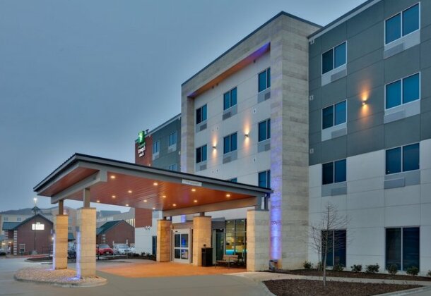 Holiday Inn Express & Suites - Plano East