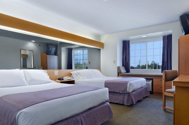 Microtel Inn & Suites by Wyndham Plattsburgh - Photo5