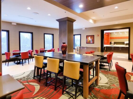 Holiday Inn Express & Suites Plymouth - Ann Arbor Area - Photo2