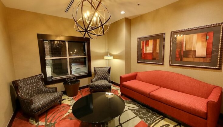 Holiday Inn Express & Suites Plymouth - Ann Arbor Area - Photo3