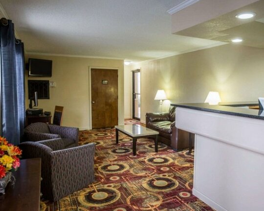 Rodeway Inn & Suites Plymouth - Photo4