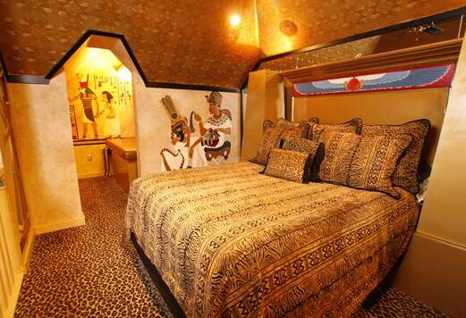 Black Swan Inn Luxurious Theme Rooms - Photo3