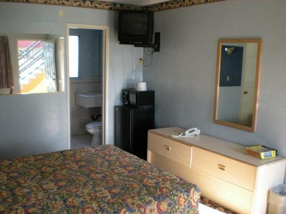 Pomona Lodge Motel - Photo4