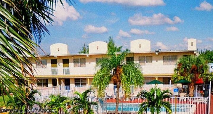 OYO Hotel Pompano Beach