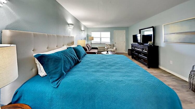 145 Sea Breeze - One Bedroom Condo - Photo3