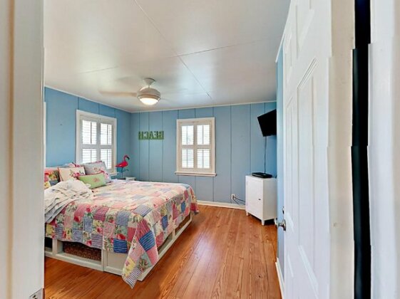 Breezy Cottage - One Bedroom Home - Photo4