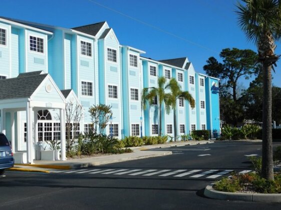 Microtel Inn and Suites by Wyndham Port Charlotte - Photo2