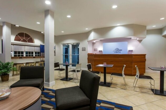 Microtel Inn and Suites by Wyndham Port Charlotte - Photo3