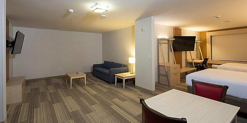 Holiday Inn Express & Suites Port Huron - Photo2
