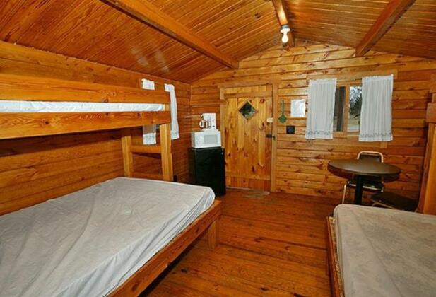 Arrowhead Camping Resort Cabin 1 - Photo3