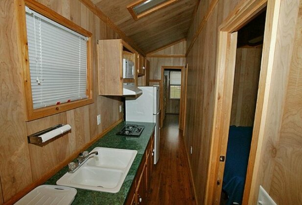 Arrowhead Camping Resort Deluxe Cabin 14 - Photo5