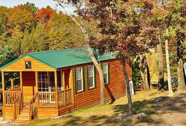 Arrowhead Camping Resort Deluxe Cabin 5 - Photo2