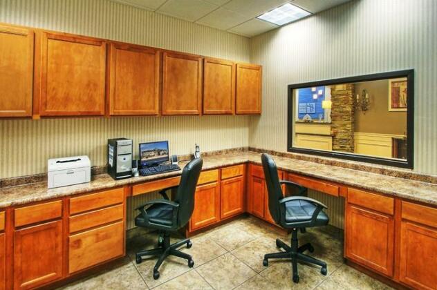 Holiday Inn Express & Suites Portales - Photo2