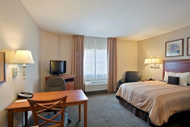 Candlewood Suites Portland Airport - Photo2