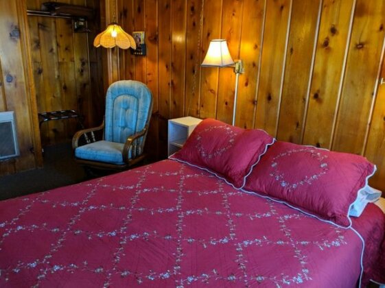 Sleepy Pines Motel - Photo2
