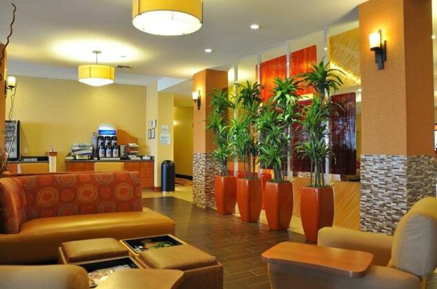 Holiday Inn Express Hotel & Suites Prattville South - Photo3