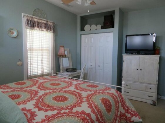 Virginia St Dollhouse - Photo3