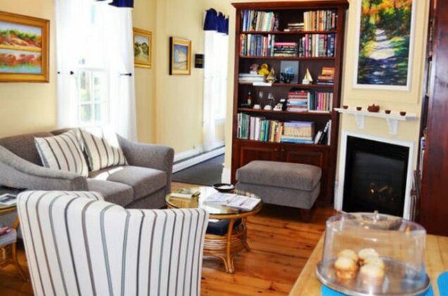 Admiral's Landing - Photo3