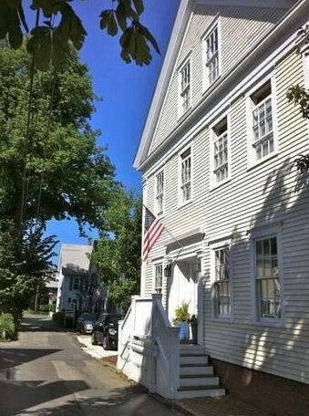 Benchmark Inn - Photo2