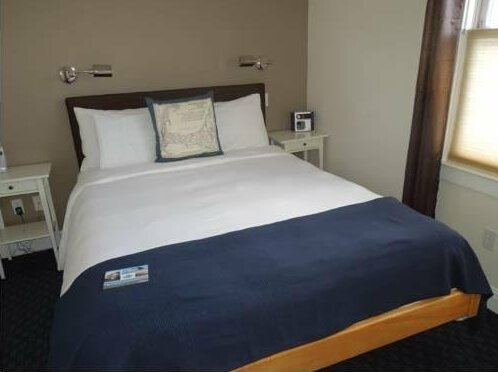 Benchmark Inn - Photo3