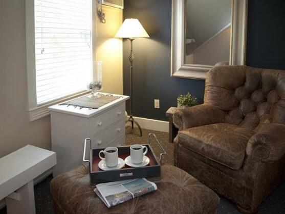 Sage Inn and Lounge - Photo3