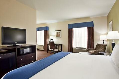 Holiday Inn Express and Suites Pryor - Photo5